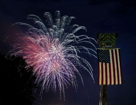 mount-dora-fireworks-display